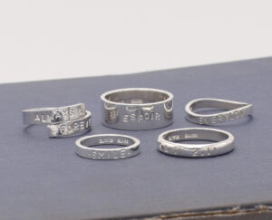 シルバー950の文字入りリング
